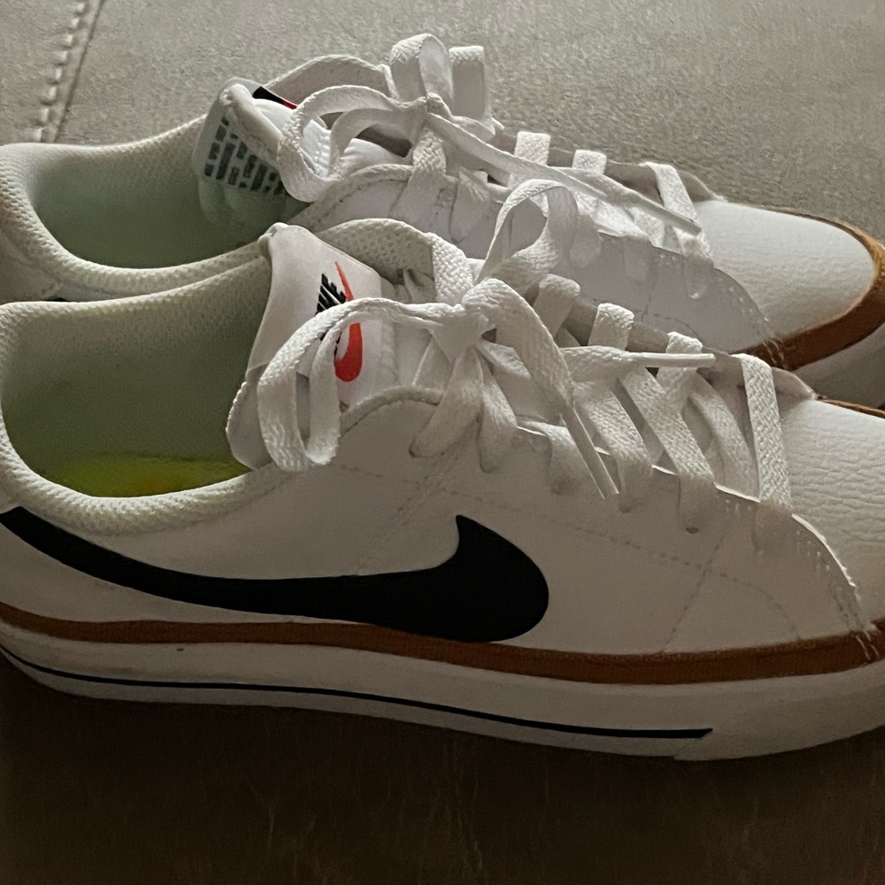 Nike Women's White and Black Sneakers